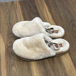 UGG Women's Tan Fluffy Slippers